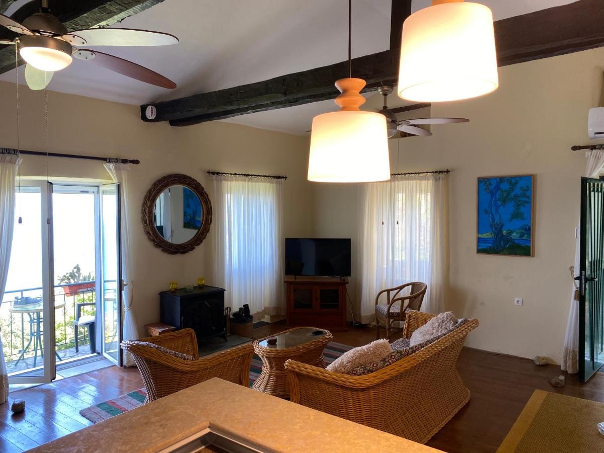 Theea Cottage - Wonderful Sea Views Chlomos エクステリア 写真