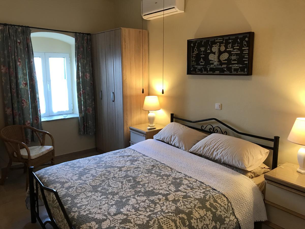 Theea Cottage - Wonderful Sea Views Chlomos エクステリア 写真